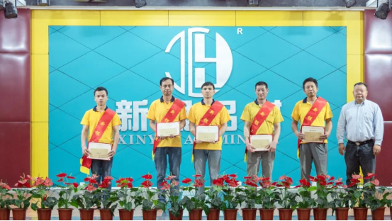 承匠心?筑新程——耀銀山鋁業(yè)2025年先進(jìn)生產(chǎn)者表彰大會(huì)成功舉辦602.png